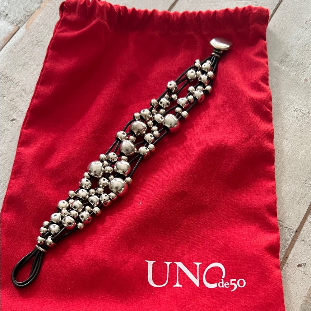 UNO de 50 Black and Silver Beaded Bracelet